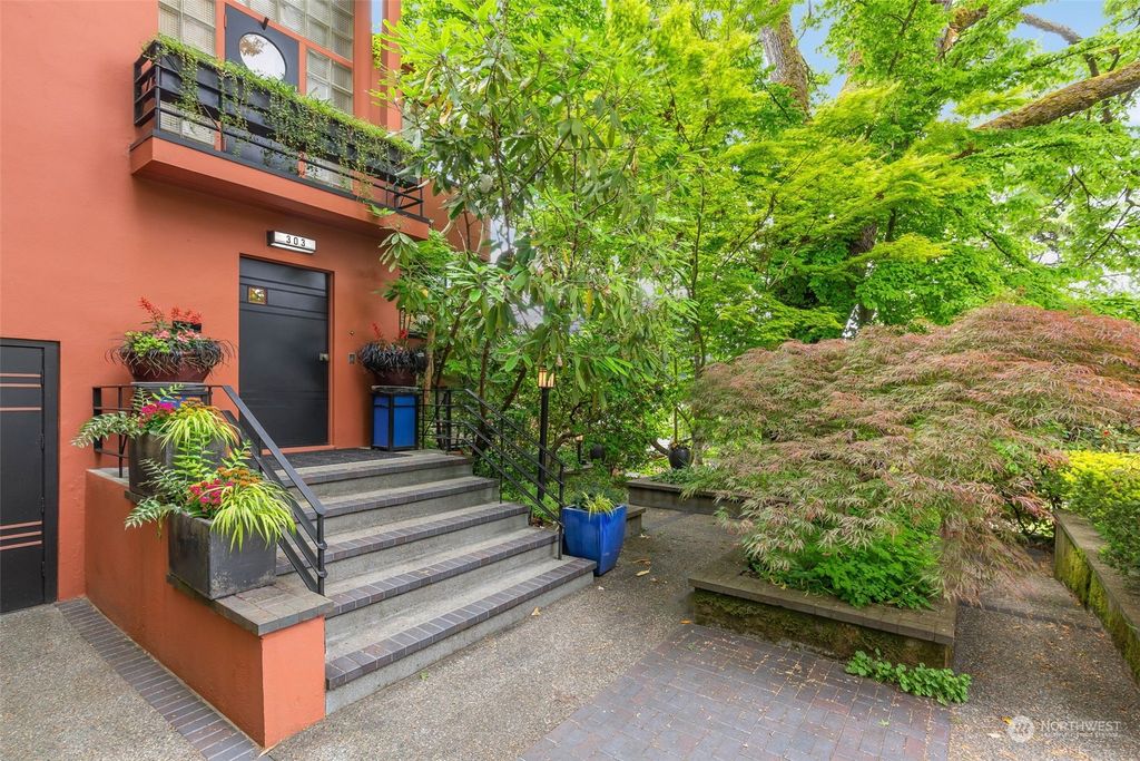 Photo of 303 36th Avenue E, Seattle, WA 98112 (MLS # 2240116)