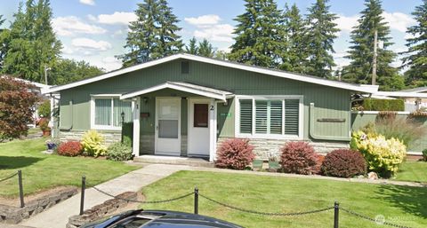 Photo of 329 7th Street SE #1, Puyallup, WA 98371 (MLS # 2530254)