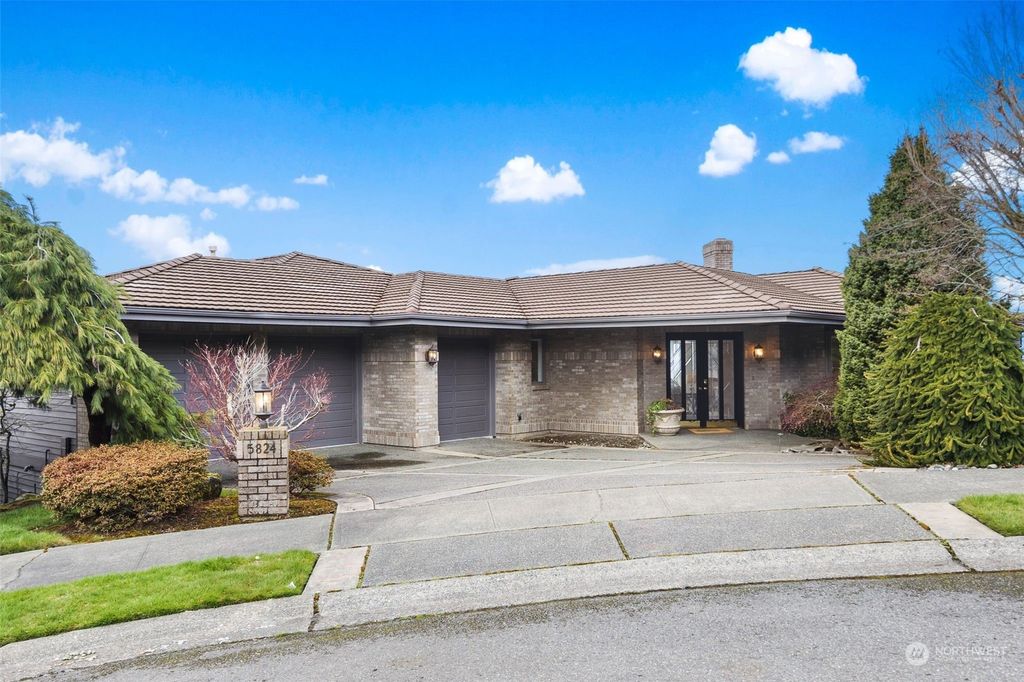 Photo of 5824 168th Place SE, Bellevue, WA 98006 (MLS # 2068574)