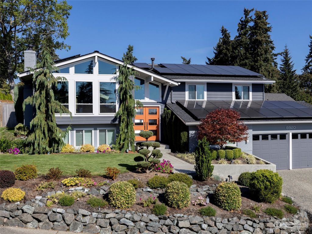 Photo of 8920 NE 127th Place, Kirkland, WA 98034 (MLS # 2010007)