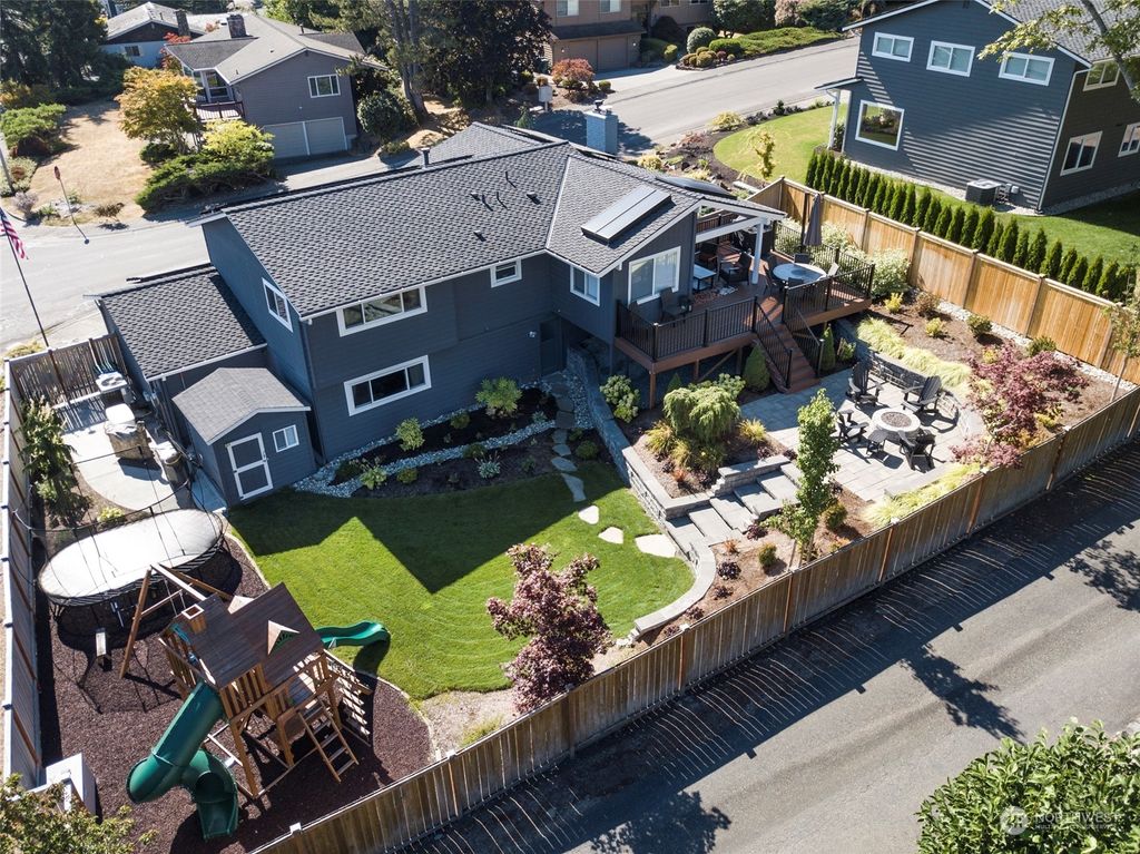 Photo of 8920 NE 127th Place, Kirkland, WA 98034 (MLS # 2010007)