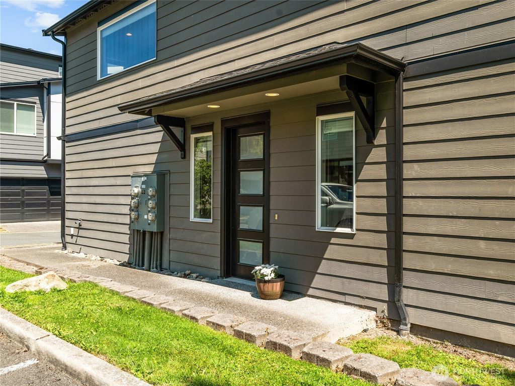 Photo of 3230 148th Street SW #G6, Lynnwood, WA 98087 (MLS # 2408267)