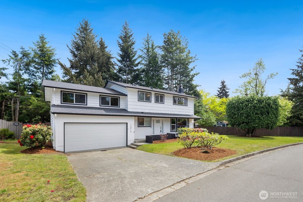 Photo of 16010 Sunnyside Avenue N, Shoreline, WA 98133 (MLS # 2374548)