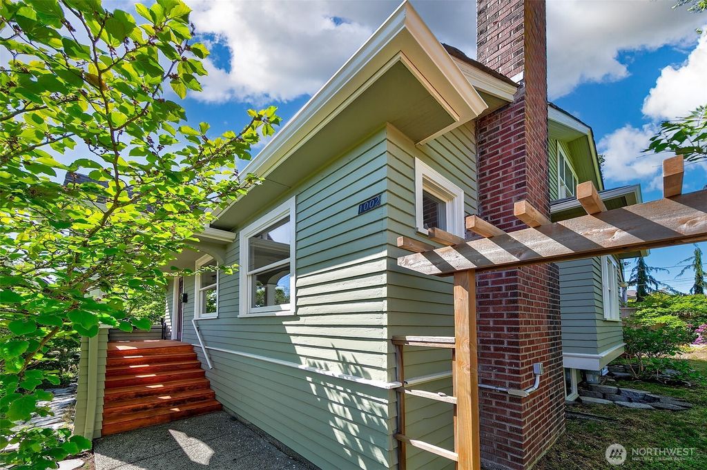Photo of 1002 NW 70th Street, Seattle, WA 98117 (MLS # 2530099)