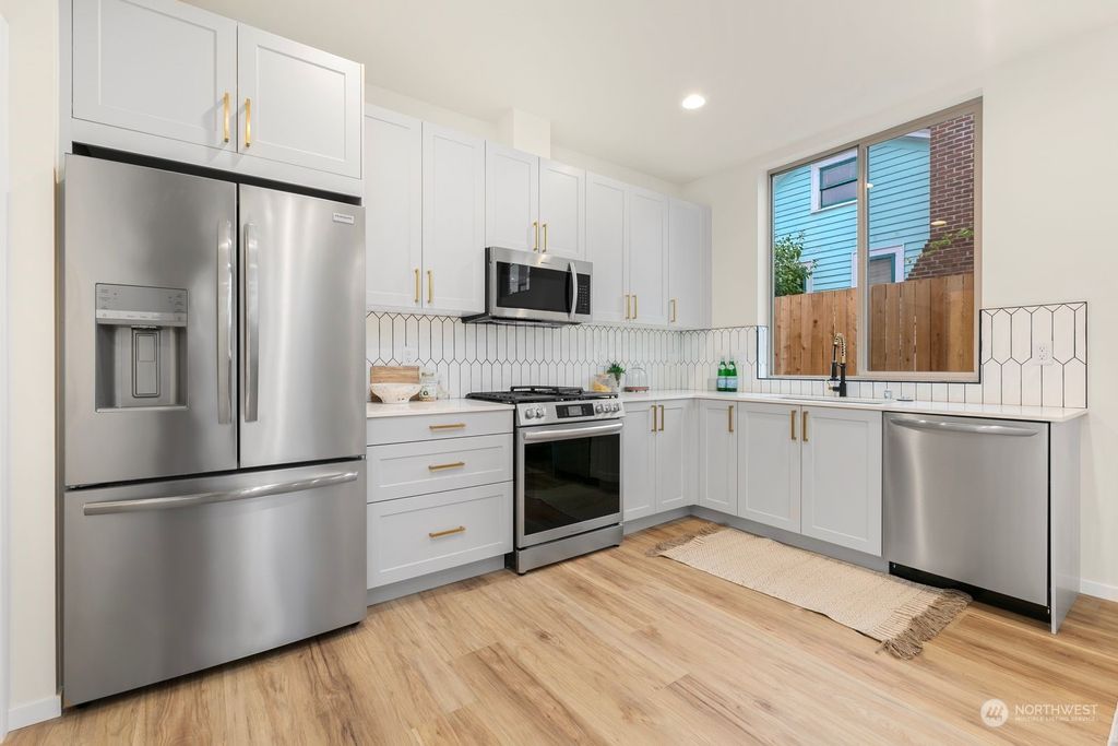 Photo of 714 N Motor Place #B, Seattle, WA 98103 (MLS # 2185383)