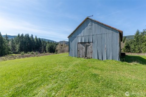 Photo of 727 Greenwood Road, Kalama, WA 98625 (MLS # 2503140)