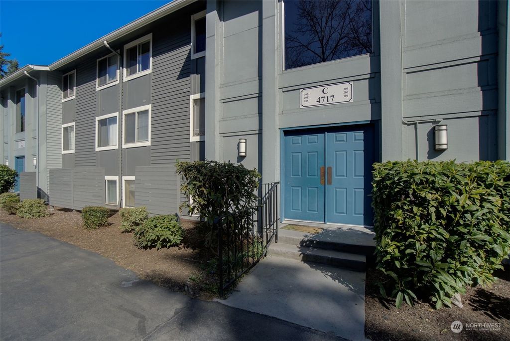 Photo of 4717 W Lake Sammamish Parkway SE #C306, Issaquah, WA 98027 (MLS # 2208118)