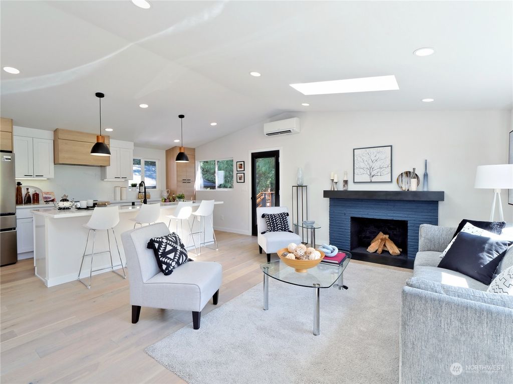 Photo of 4508 NE 106th Street, Seattle, WA 98125 (MLS # 2218866)