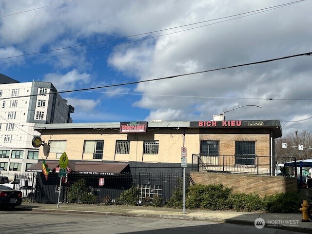 421 Rainier Avenue S