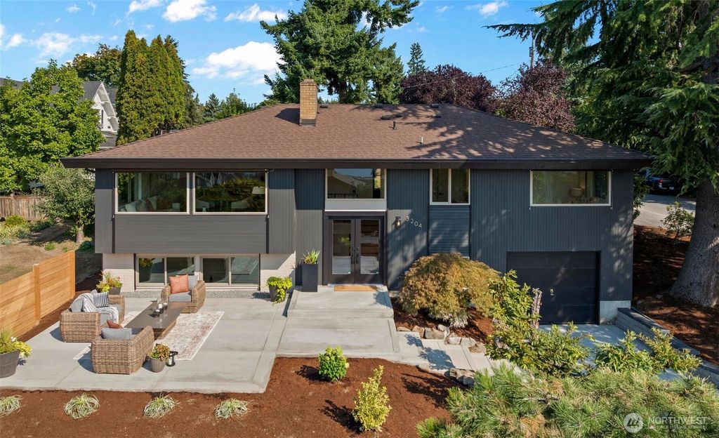 Photo of 3204 Park Avenue N, Renton, WA 98056 (MLS # 2431837)