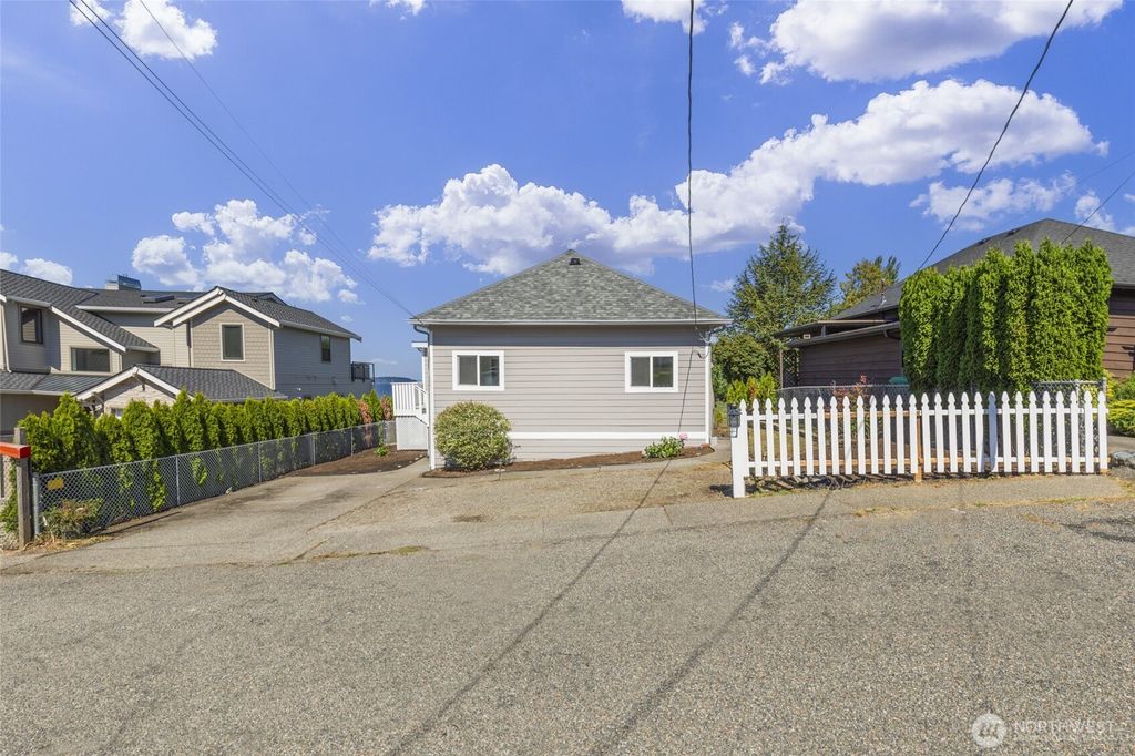 Photo of 940 2nd street St, Mukilteo, WA 98275 (MLS # 2358416)