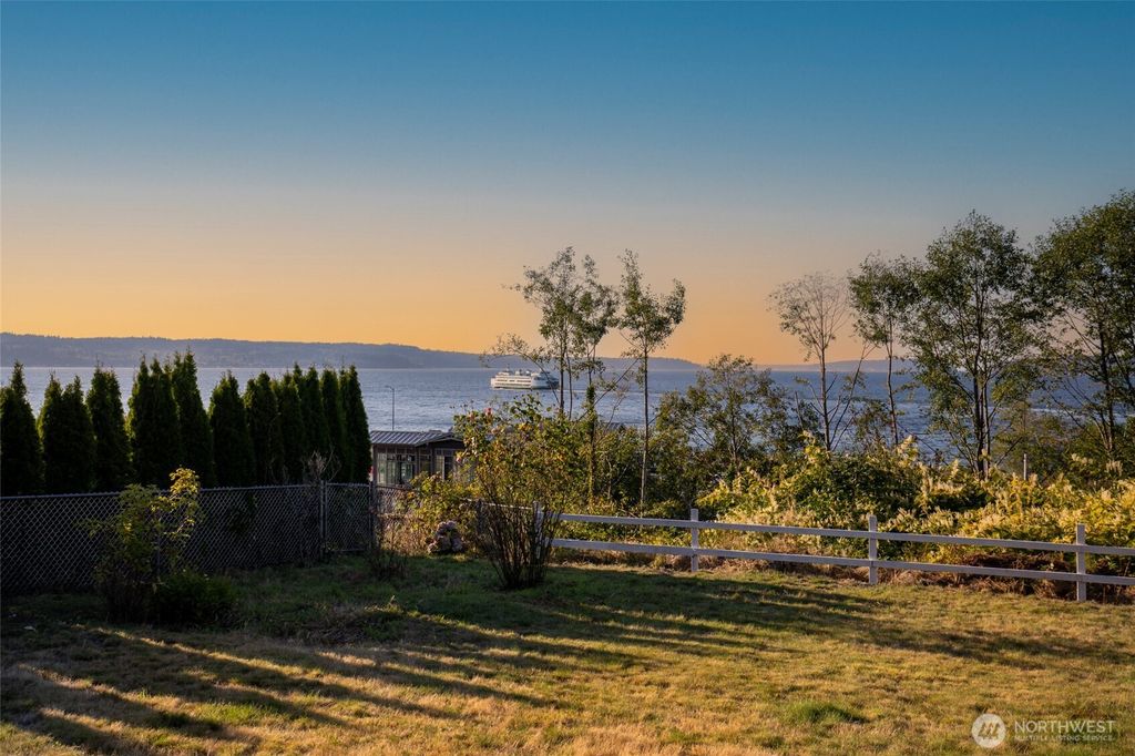 Photo of 940 2nd street St, Mukilteo, WA 98275 (MLS # 2358416)