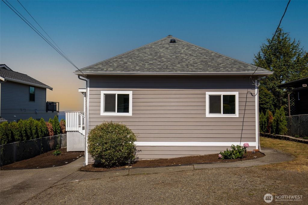 Photo of 940 2nd street St, Mukilteo, WA 98275 (MLS # 2358416)