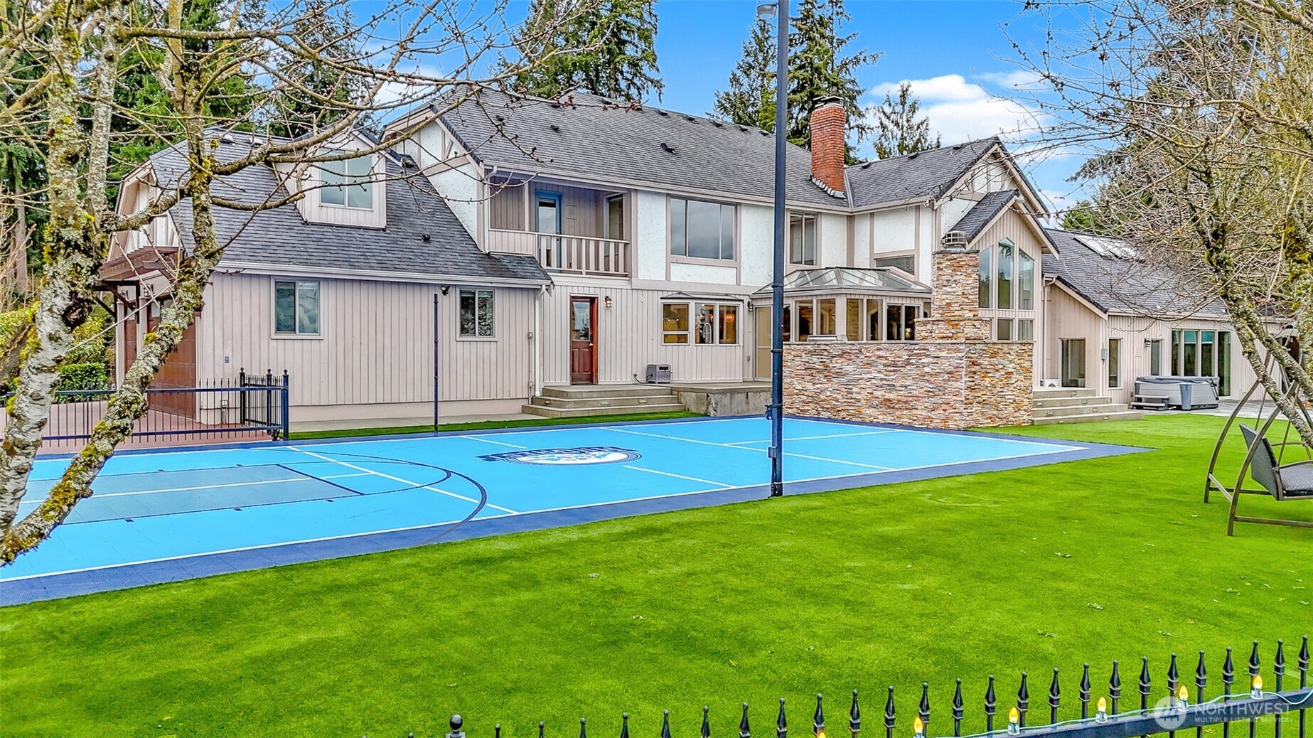 412 Hi Crest Drive