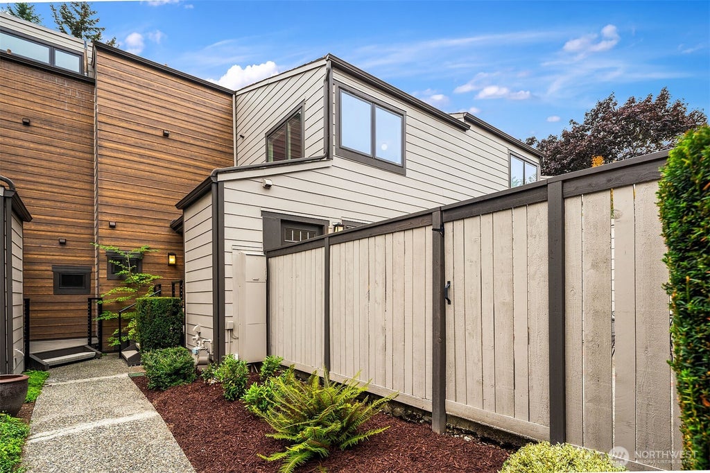 Photo of 10209 NE 19th Place #D2, Bellevue, WA 98004 (MLS # 2575674)
