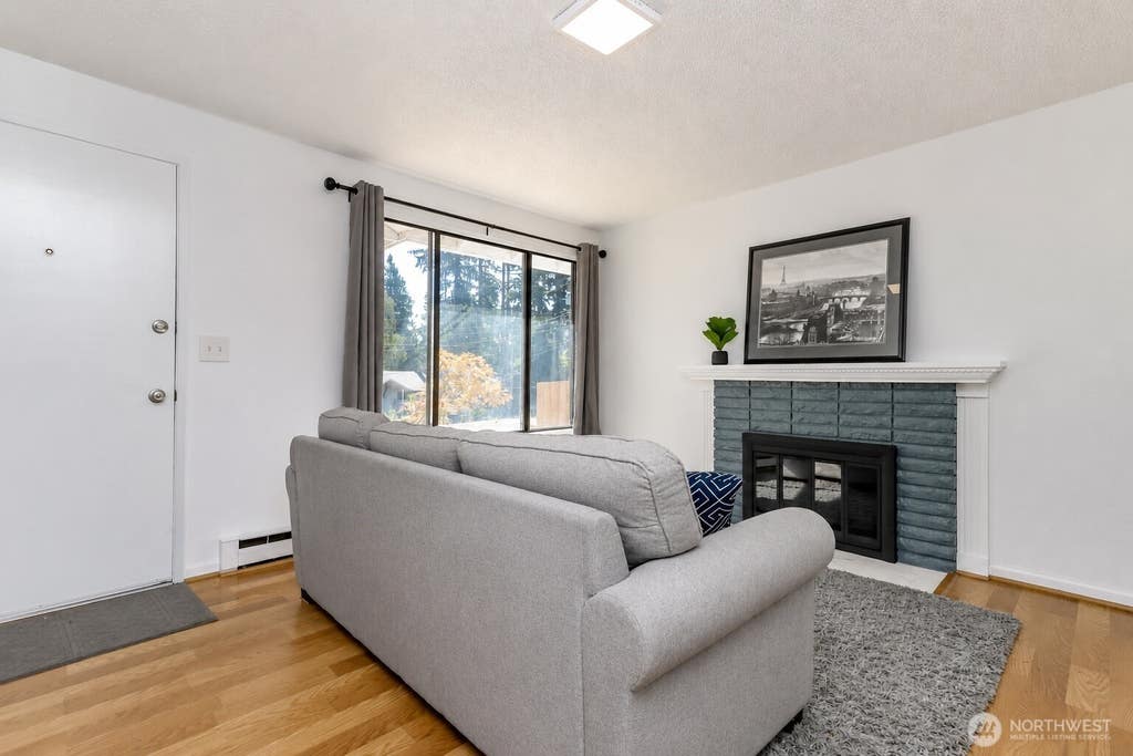 Photo of 30303 6th Avenue SW, Federal Way, WA 98023 (MLS # 2572321)