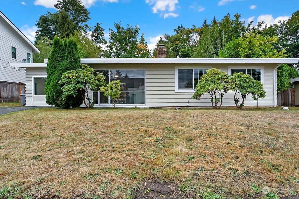 Photo of 15029 SE 45th Place, Bellevue, WA 98006 (MLS # 2164724)