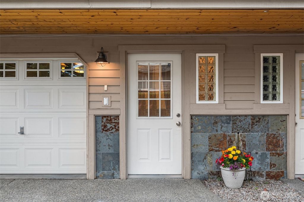 Photo of 2310 W Dravus Street, Seattle, WA 98199 (MLS # 2559312)