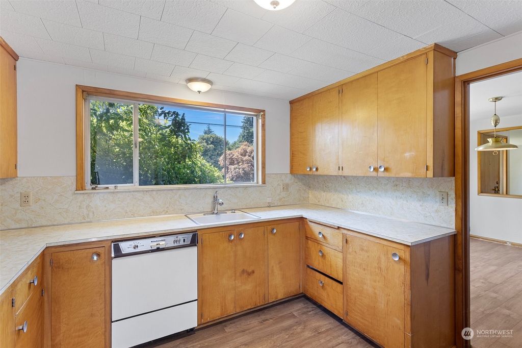 Photo of 728 7th Avenue N, Edmonds, WA 98020 (MLS # 2138565)