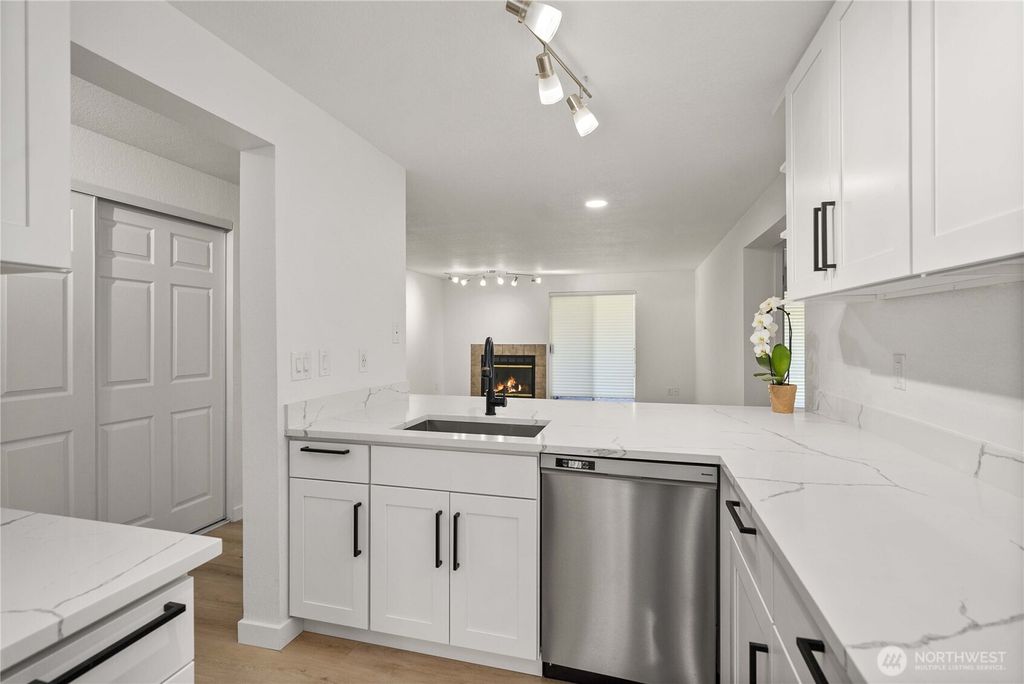 Photo of 260 Newport Way NW #C-17, Issaquah, WA 98027 (MLS # 2292680)