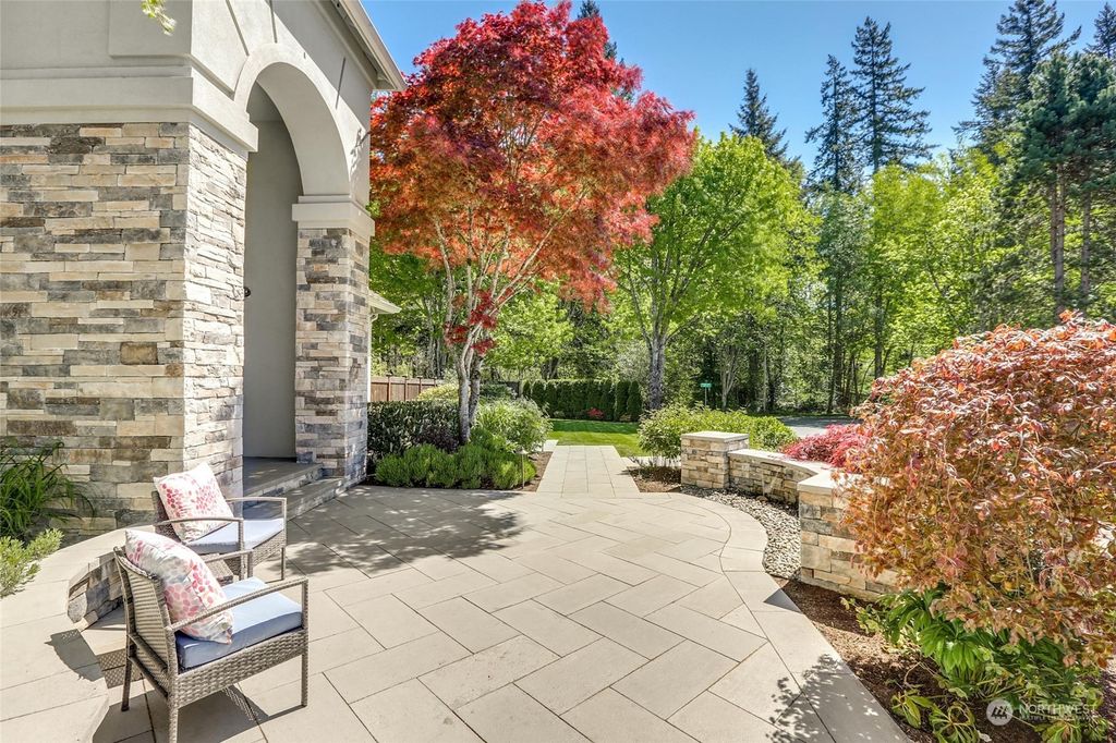 Photo of 25846 SE 25th Way, Sammamish, WA 98075 (MLS # 2230971)
