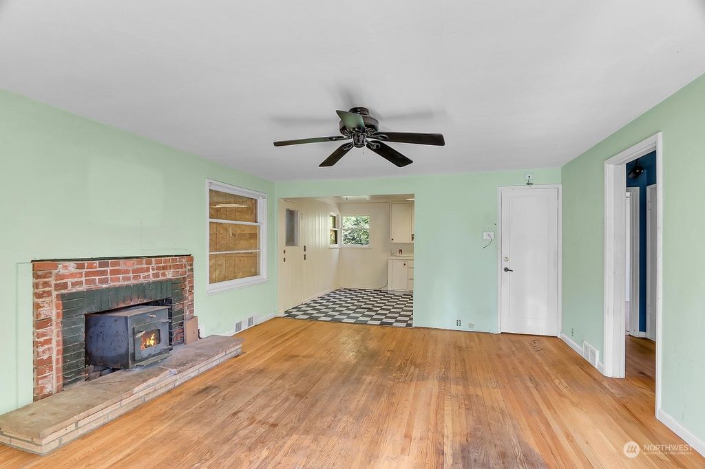 Photo of 1322 N 145th Street, Shoreline, WA 98133 (MLS # 2164925)