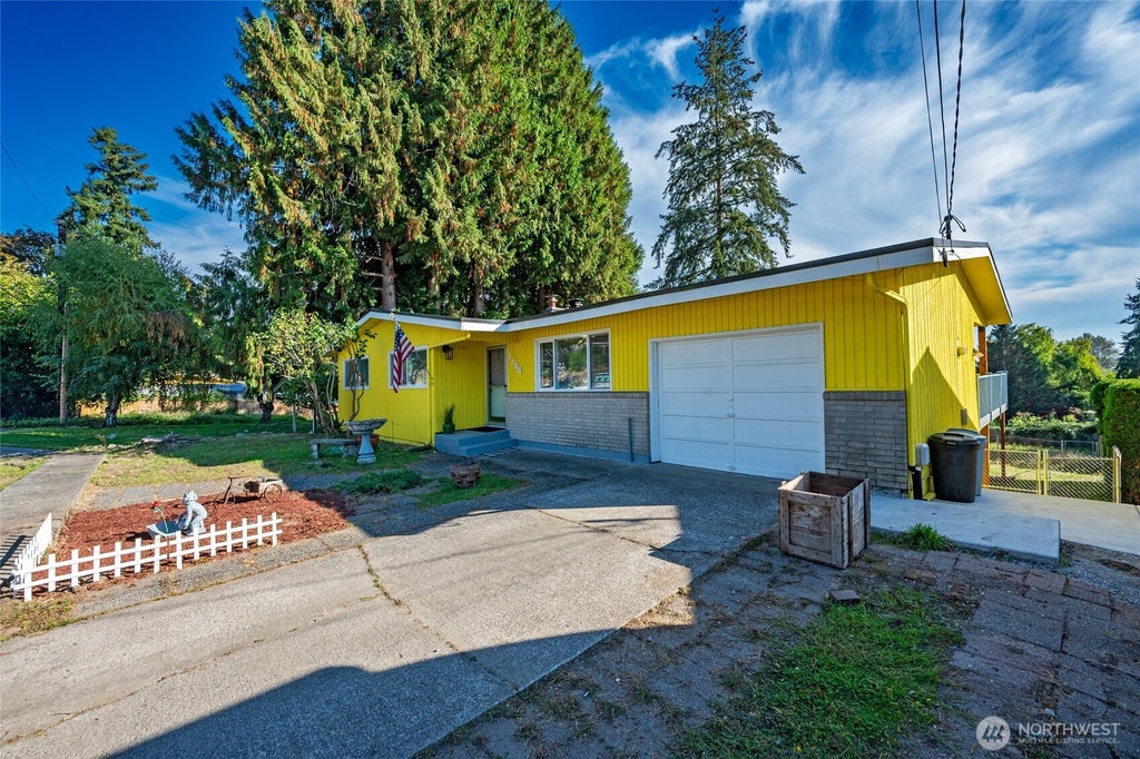 Photo of 1135 S 204th Street, Seattle, WA 98198 (MLS # 2591336)