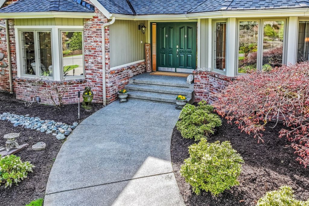 Photo of 17249 NE 125th Street, Redmond, WA 98052 (MLS # 2222174)