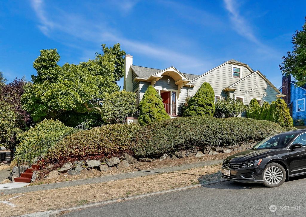 Photo of 20 W Garfield Street, Seattle, WA 98119 (MLS # 2001900)