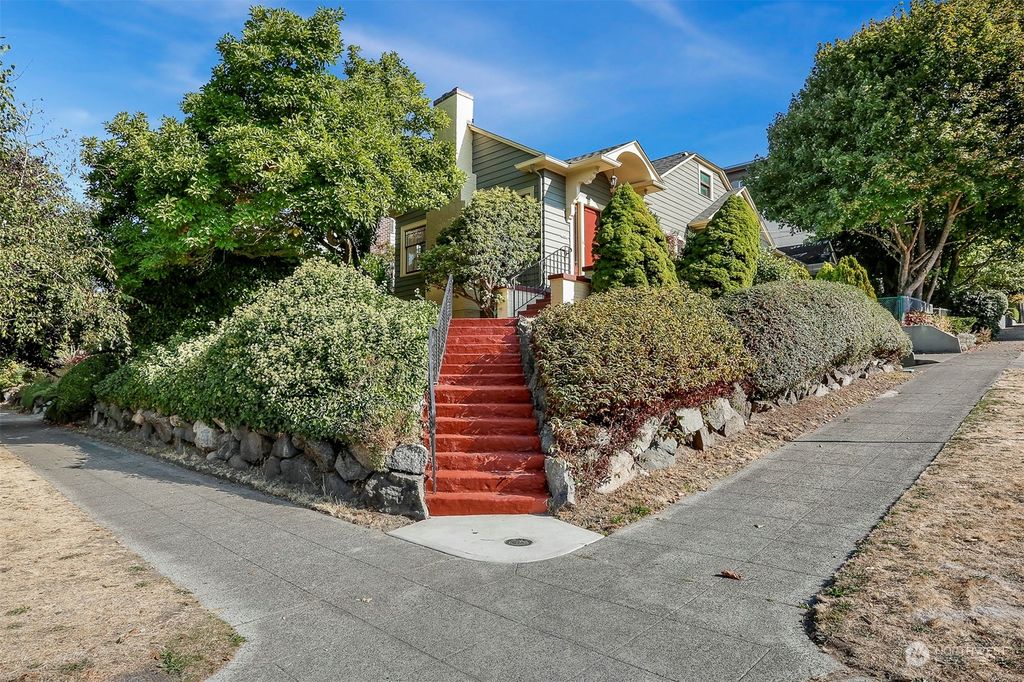 Photo of 20 W Garfield Street, Seattle, WA 98119 (MLS # 2001900)