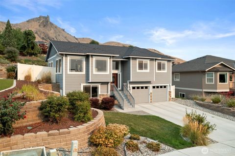 Photo of 2012 Linville Drive, Wenatchee, WA 98801 (MLS # 2431321)