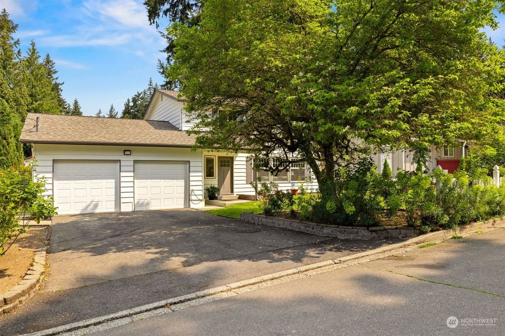 Photo of 16720 NE 98th Place, Redmond, WA 98052 (MLS # 2070607)