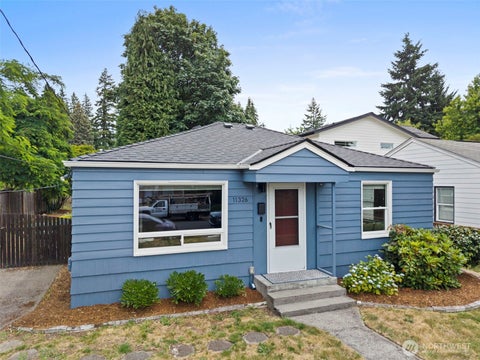 Photo of 11326 14th Avenue NE, Seattle, WA 98125 (MLS # 2550547)