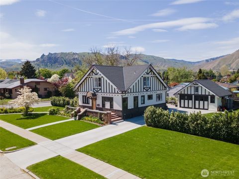 124 S Franklin Avenue, Wenatchee, WA 98801 - MLS#: 2353073