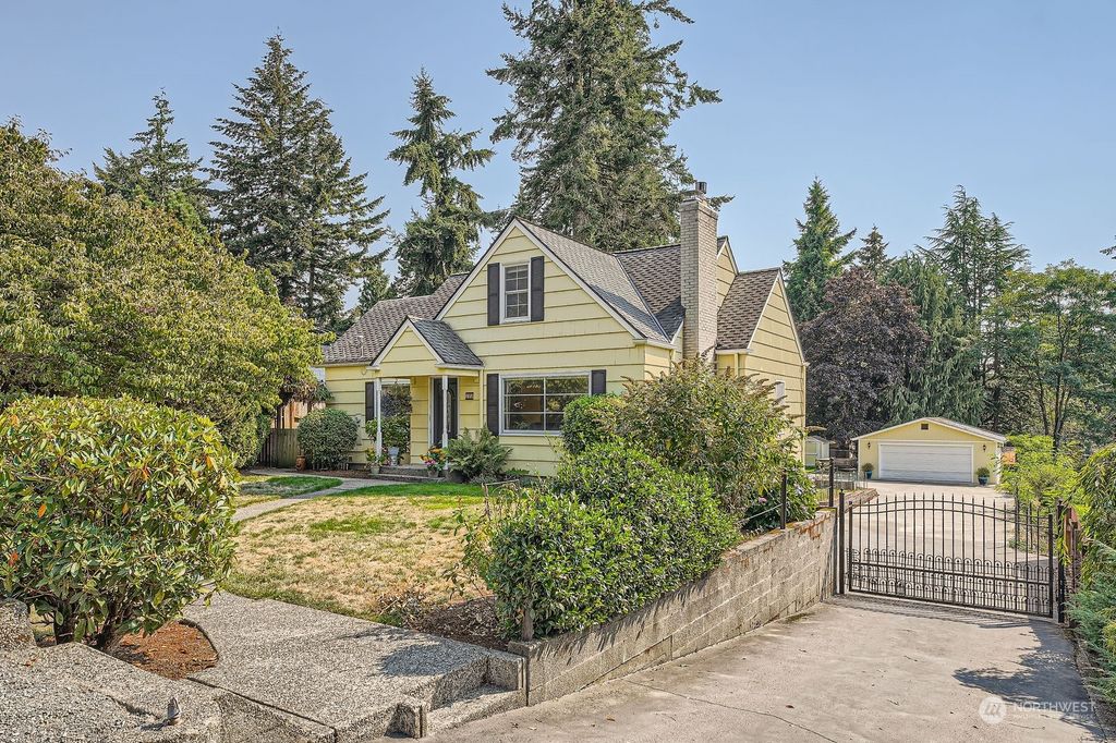 Photo of 223 SW 142nd St, Burien, WA 98166 (MLS # 2313820)