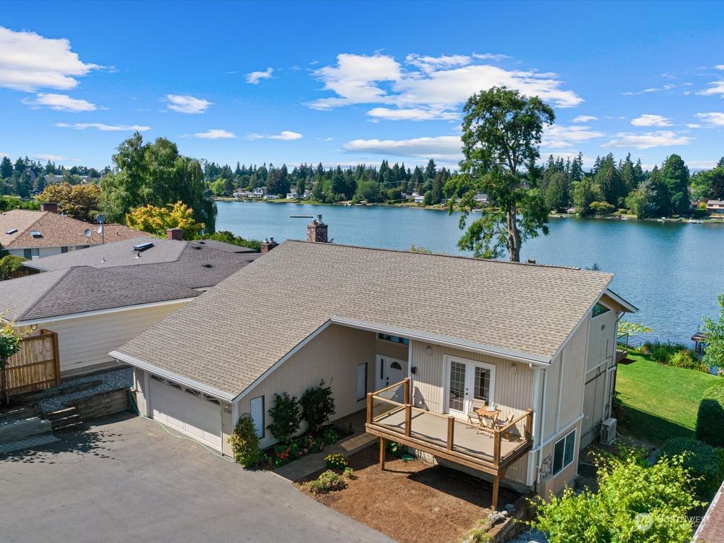 Photo of 1228 SW 157th Street, Burien, WA 98166 (MLS # 2141261)