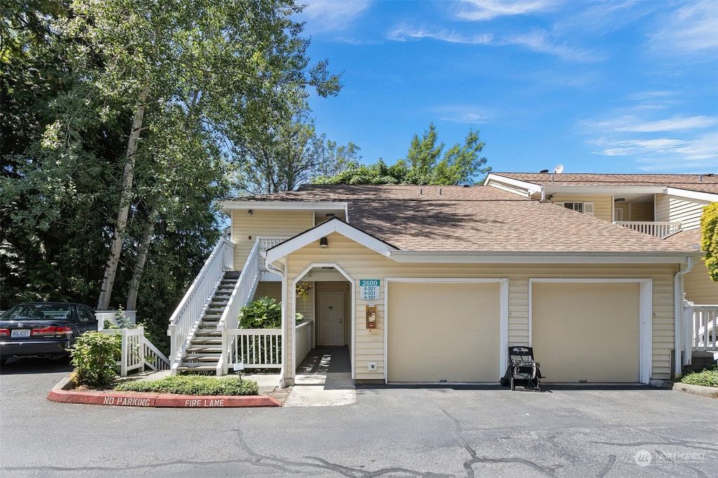 Photo of 2600 118th Avenue SE #4-201, Bellevue, WA 98005 (MLS # 2260843)