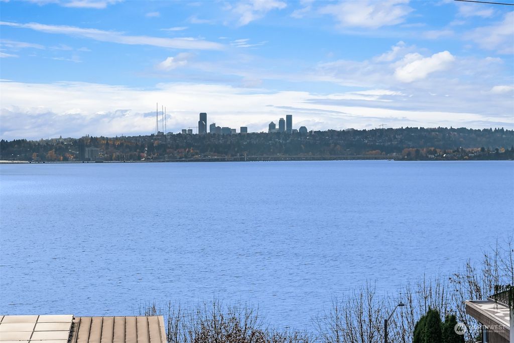 Photo of 242 5th Avenue W, Kirkland, WA 98033 (MLS # 2310331)