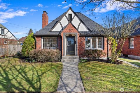 Photo of 7314 16th Avenue NE, Seattle, WA 98115 (MLS # 2484035)