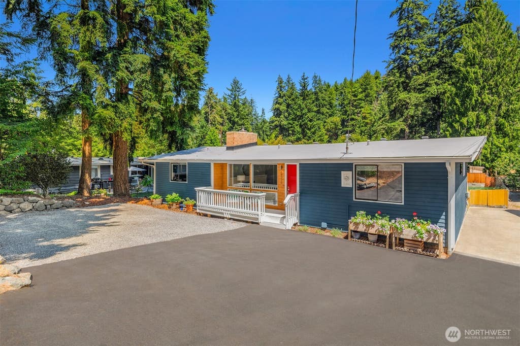 Photo of 18210 Dayton Avenue N, Shoreline, WA 98133 (MLS # 2554626)