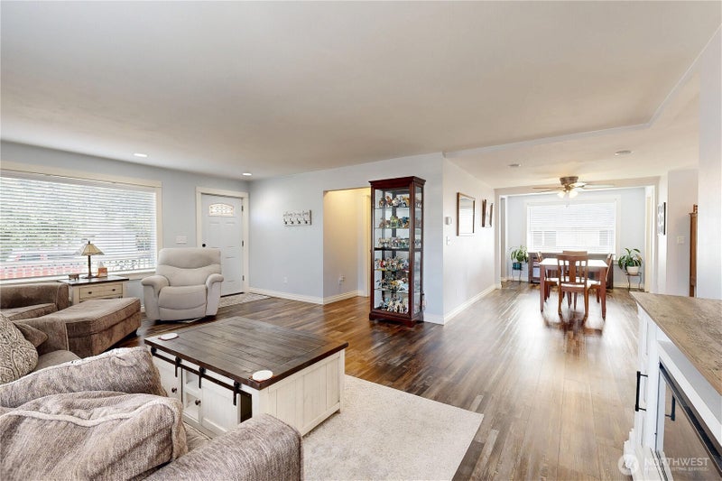 529 SW 1st