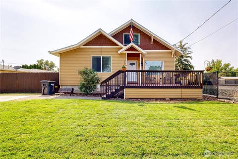 Photo of 529 SW 1st ST, College Place, WA 99324 (MLS # 2570110)