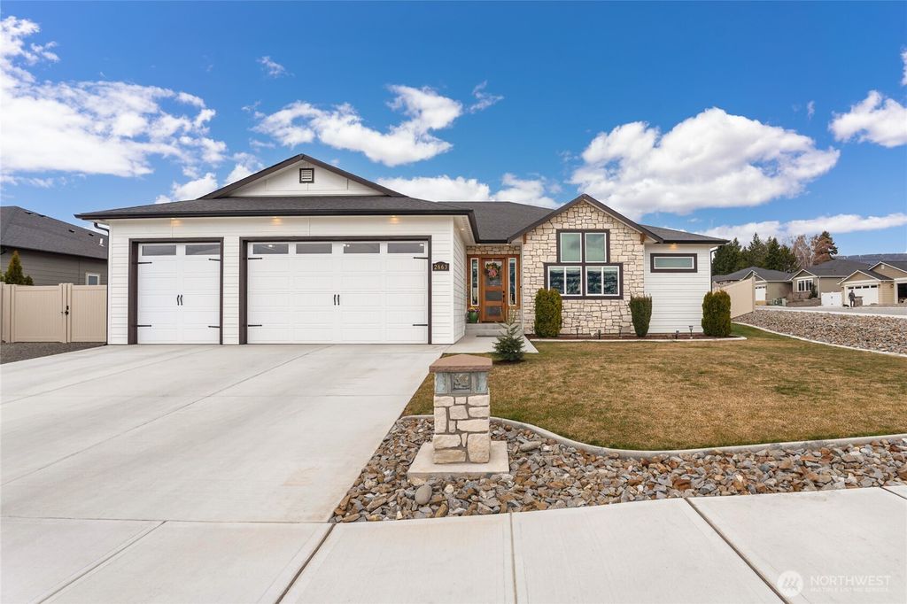 Photo of 2663 7th Street SE, East Wenatchee, WA 98802 (MLS # 2493990)