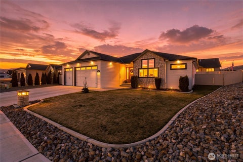 Photo of 2663 7th Street SE, East Wenatchee, WA 98802 (MLS # 2493990)