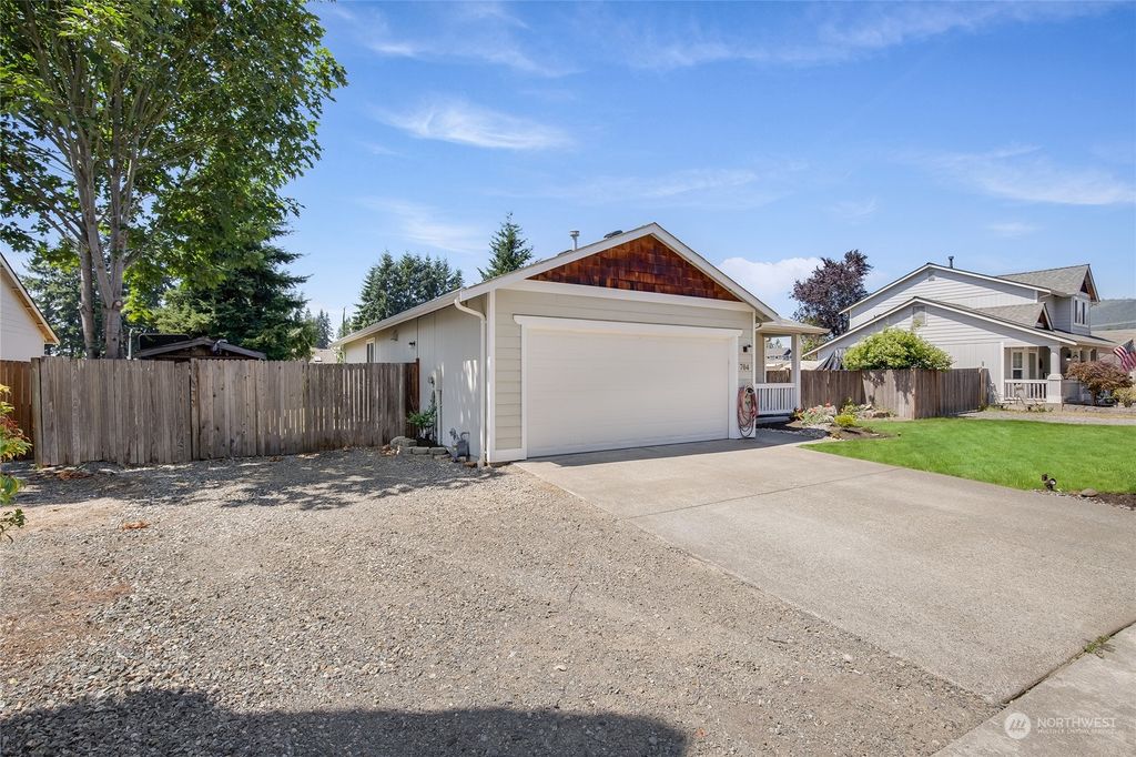 Photo of 704 Poplar Lane, Granite Falls, WA 98252 (MLS # 2149909)