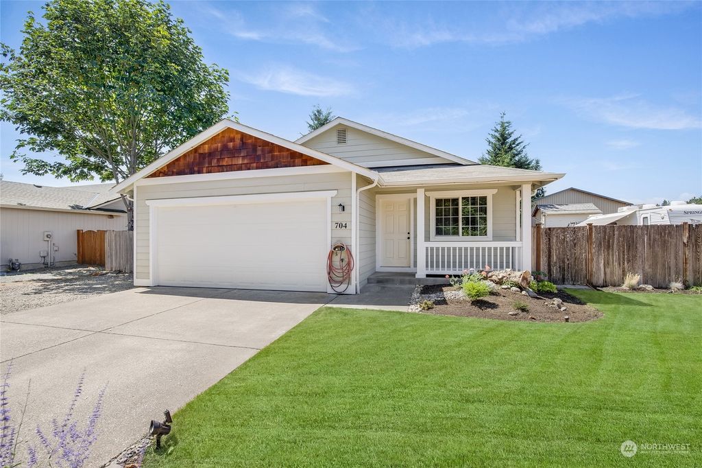 Photo of 704 Poplar Lane, Granite Falls, WA 98252 (MLS # 2149909)