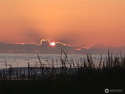 Photo of 304 14th Street NW #315, Long Beach, WA 98631 (MLS # 2499819)