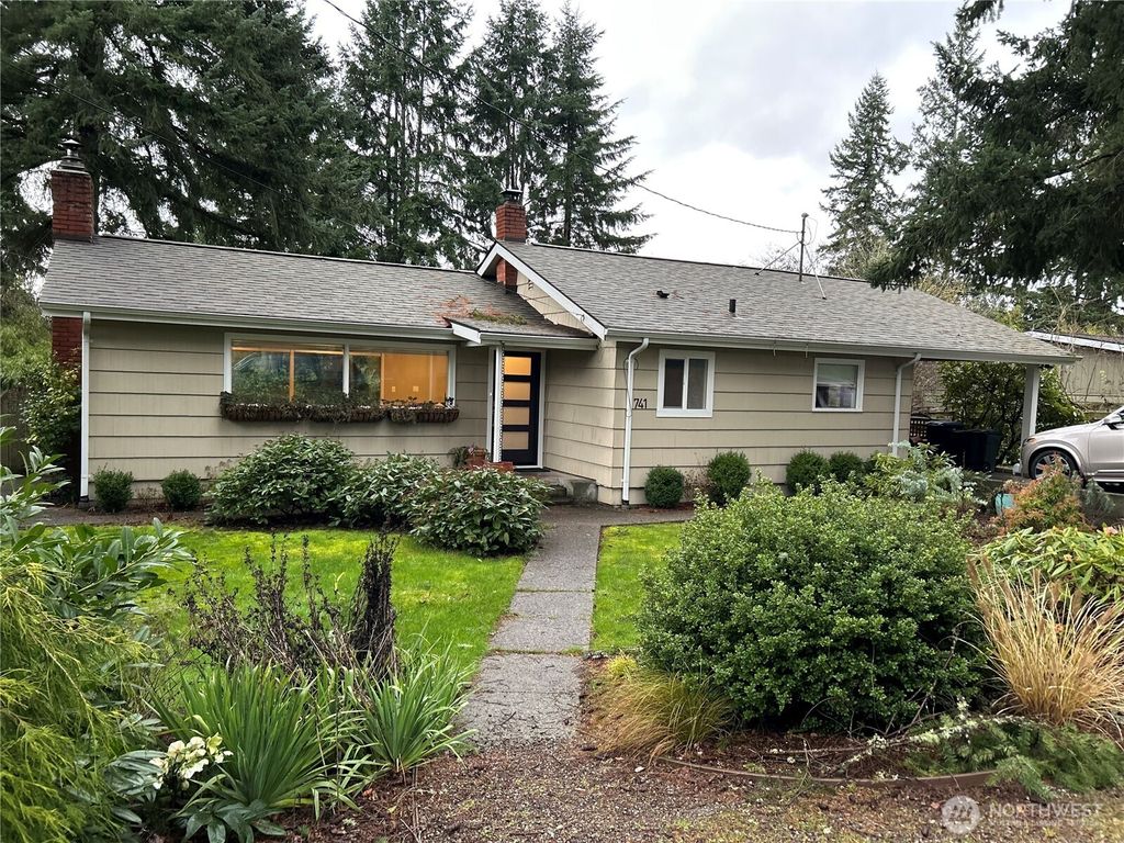 Photo of 741 Grow Ave NE, Bainbridge Island, WA 98110 (MLS # 2472883)