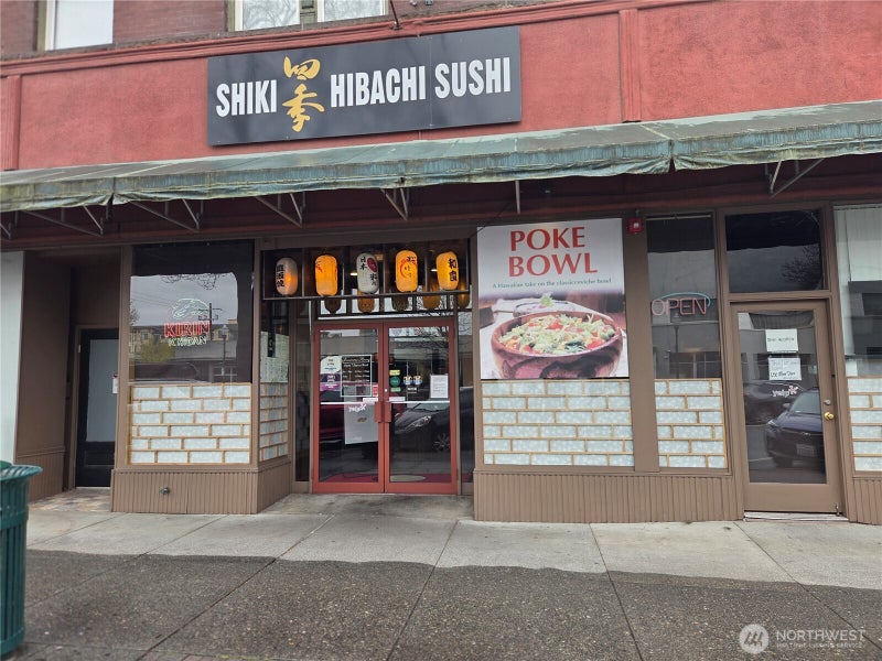 216 E Main
