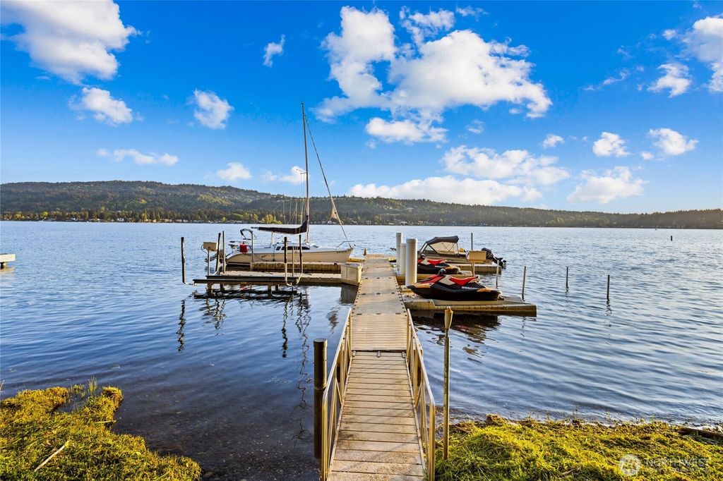 Photo of 2835 194th Avenue SE, Sammamish, WA 98075 (MLS # 2362999)